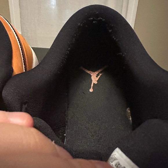 Athletic_Shoes